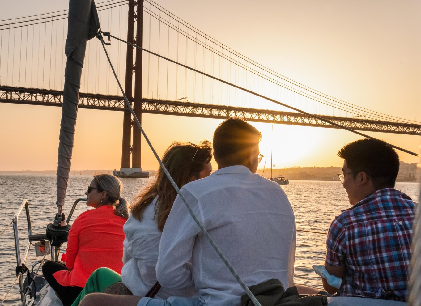 Lissabon: Dag/Solnedgang/Aften byrundvisning med sejlbåd og drink