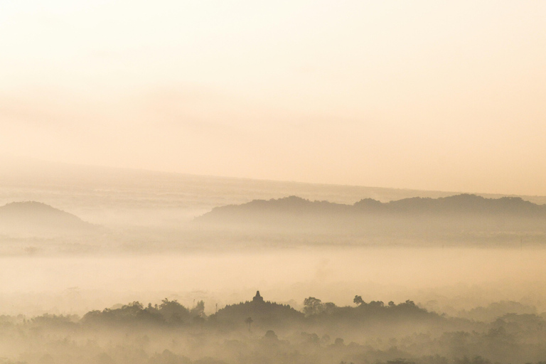 Yogyakarta: Borobudur Sunrise & Chicken Church with Transfer