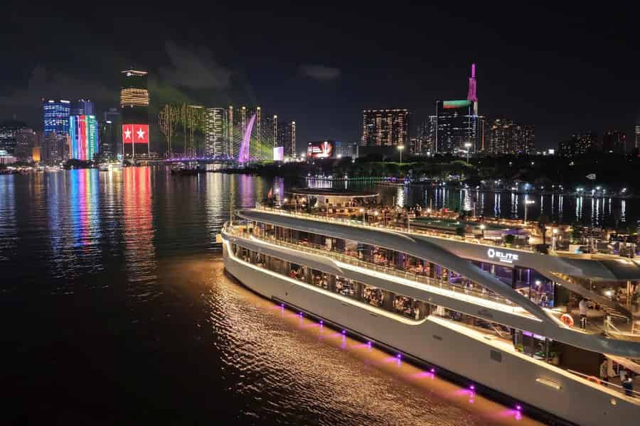 Luxuriöses Abendessen an Bord der Elite Cruise auf dem Saigon. Foto: GetYourGuide Luxuriöses Abendessen an Bord der Elite Cruise auf dem Saigon. Foto: GetYourGuide