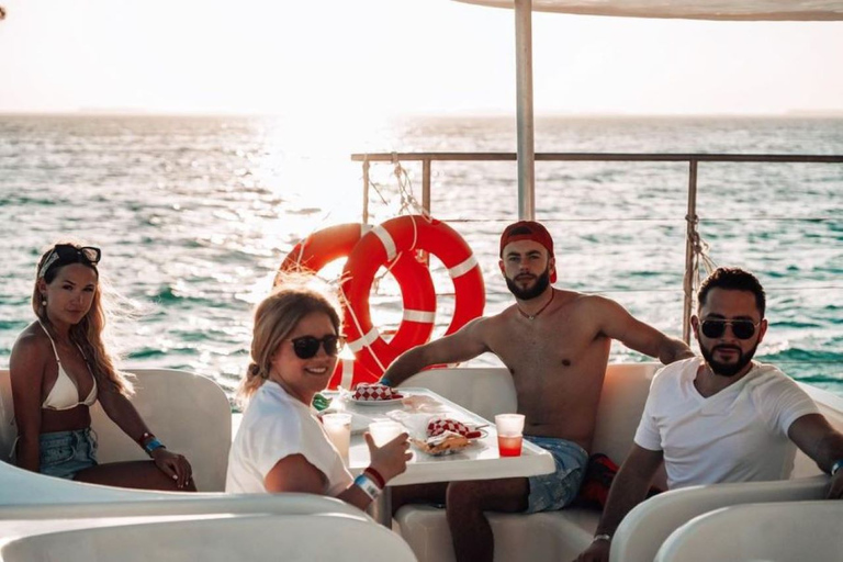 Desde Cancún: Crucero en Catamarán por Isla Mujeres al Atardecer