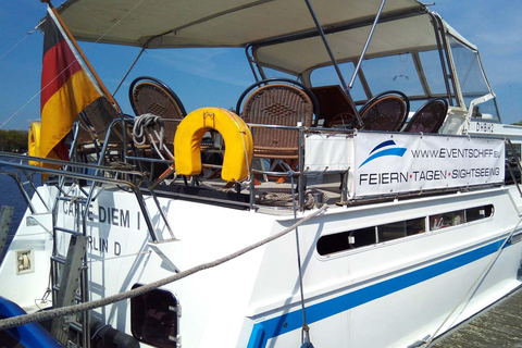 Poczdam: Rejs jachtem - Jeziora Berlińskie - Zamki i przyrodaPotsdam: rejs jachtem – jeziora Berlina – zamki i przyroda