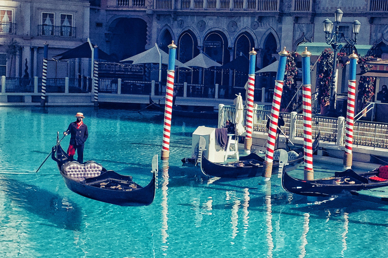 Explora lugares de interés: tour a pie por el Strip de Las Vegas.Explora lugares imprescindibles: tour a pie por el Strip de Las Vegas