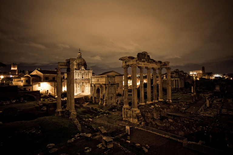 Roma de noche: 3 horas pequeño grupo de viajeRoma de noche: tour en grupo pequeño de 3 horas