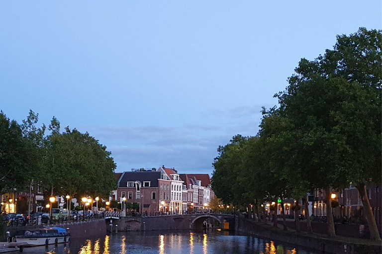 Utrecht: Open Boat Canal Cruise with Drink