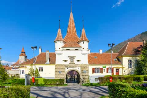 Bucharest: Day Trip to Dracula's Castle, Peles and Brasov