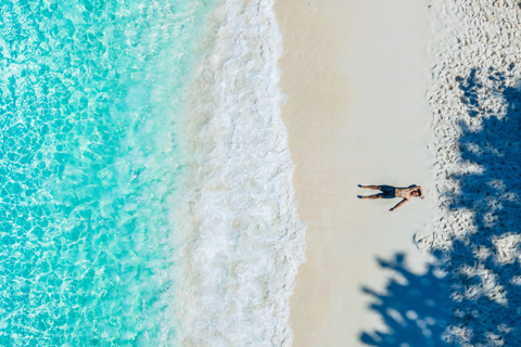 Depuis Ao Nang : Excursion en bateau dans les îles Similan avec transfert et nourriture