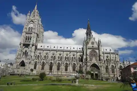 Tour classico coloniale di Quito di mezza giornata