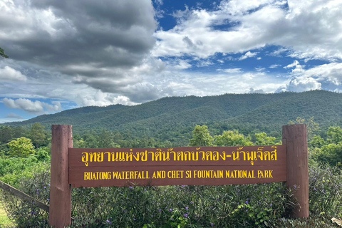 Chiang Mai: Elefantreservat, Long Neck &amp; Sticky WaterfallPrivat tur med upphämtning från hotell