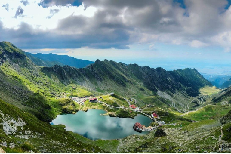 Brașov: Carpathian Mountains Guided Hike with Pickup