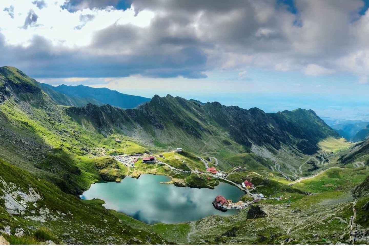 Brașov: Carpathian Mountains Guided Hike with Pickup