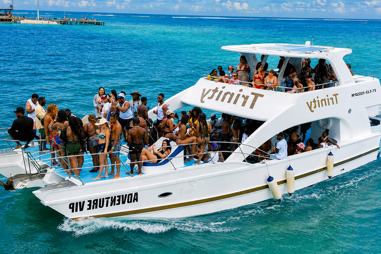 Punta Cana: Sunset Boat Party with Open Bar, DJ & Fire Show