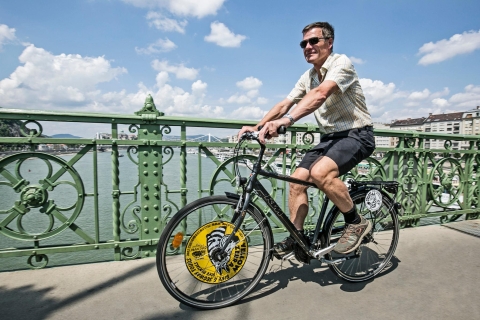 Budapest: tour en bicicleta con parada para tomar caféTour invernal en bici con parada para tomar café