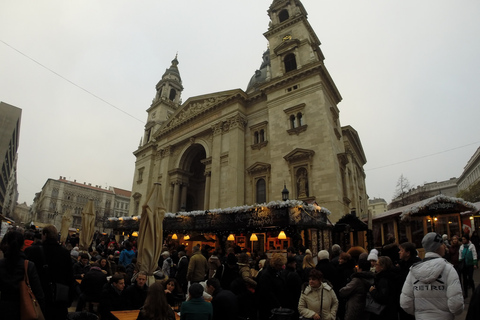 Tour a piedi di Natale a Budapest con ingresso alla BasilicaOpzione standard