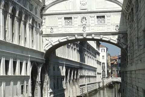 Discover Venice: 2.5-Hour Walking Tour