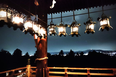 Nara: descubre la belleza atemporal en un tranquilo paseo nocturno.Nara: descubre la belleza atemporal en un tranquilo paseo nocturno