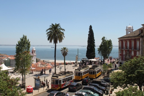 Lizbona: piesza wycieczka po dzielnicach zamku Alfama i São JorgePrywatna wycieczka po angielsku