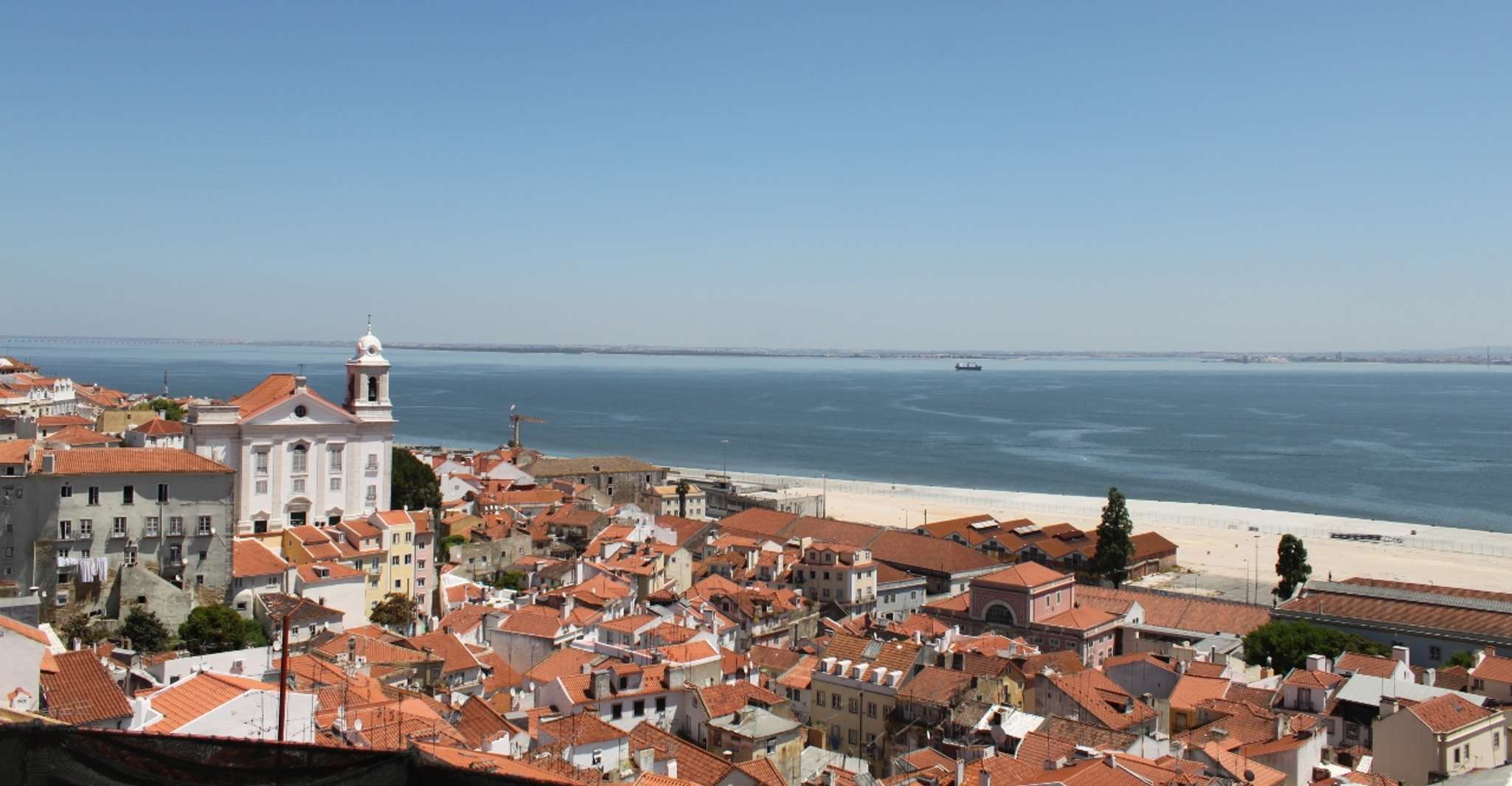 Lisbon: Alfama and São Jorge Castle Quarters Walking Tour