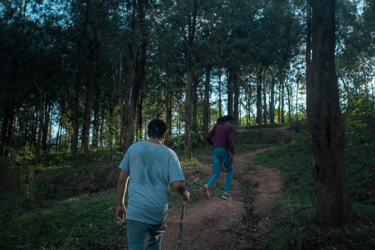 Kigali: Passeio com contadores de histórias da aldeia de Gatsata até ao Monte Jali