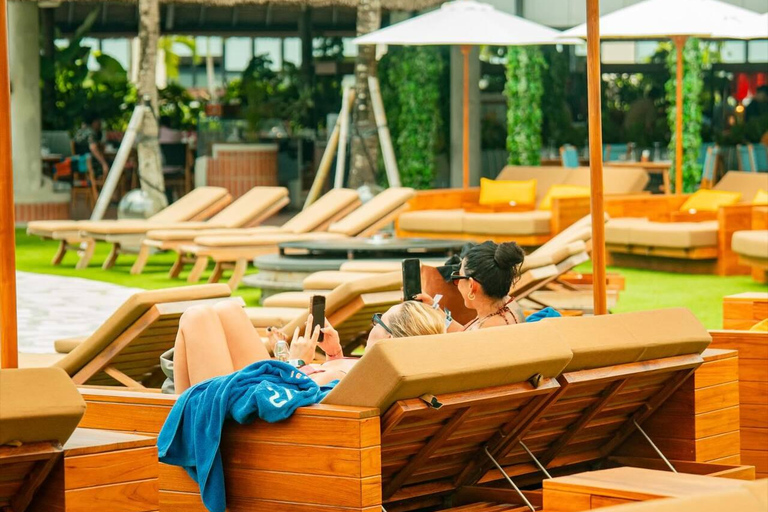 Bali/Canggu: Atlas Beach House Day Pass Full Day Pass