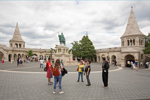 Budapest: Castle District Walk con Café StopBudapest: paseo por el distrito del castillo con parada de café