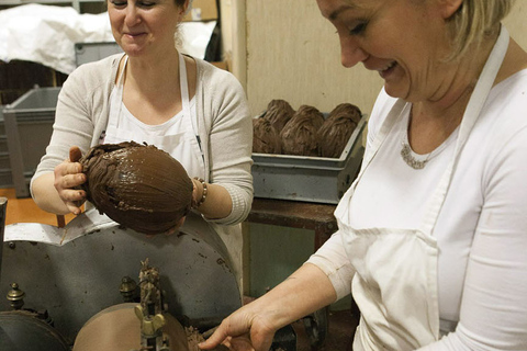 Tour privado: tour de degustación de comida en Nápoles en Vespa vintage