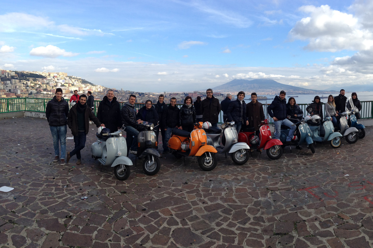 Tour privado: tour de degustación de comida en Nápoles en Vespa vintage