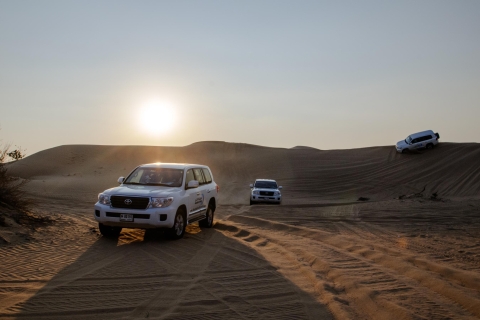 Dubaï : safari en VTT dans le désert avec dîner barbecue dans un camp bédouinSafari dans le désert de Dubaï et service VIP