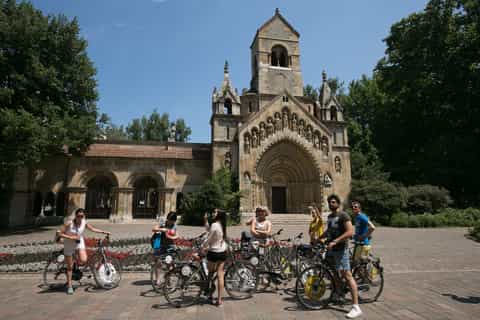 Budapest Private Bike Tour with Cafe Stop