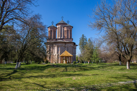 Visite du palais de Mogosoaia, des monastères de Snagov et de Caldarusani