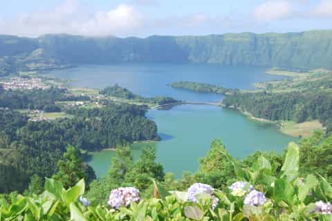 Sete Cidades and Lagoa do Fogo Full-Day Tour with Lunch