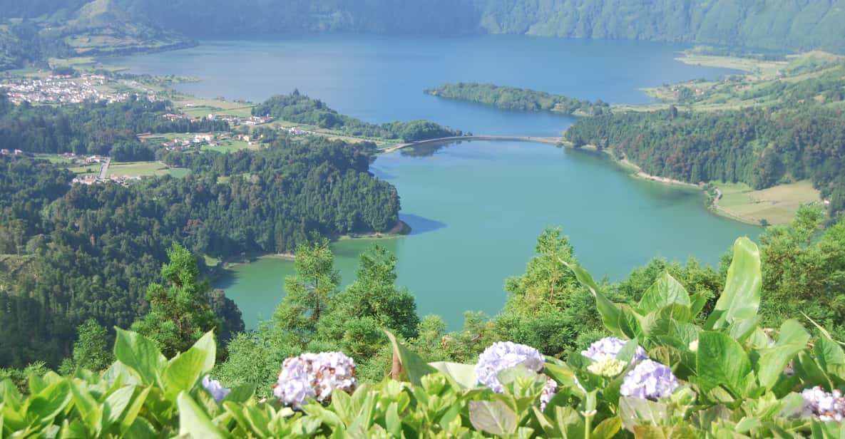 Sete Cidades and Lagoa do Fogo Full-Day Tour with Lunch