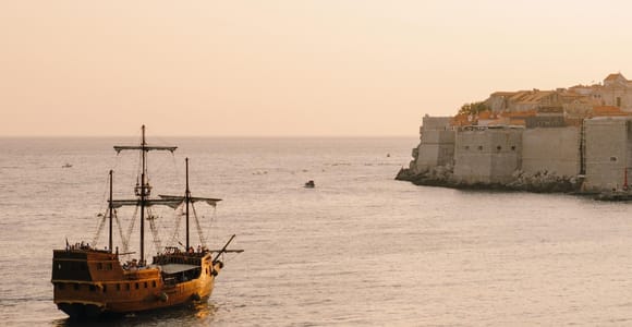 Dubrovnik: Galleon Sunset Cruise with a Live Guide & Drink