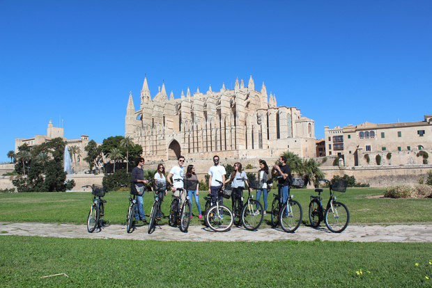 Palma di Maiorca: tour guidato in bici della Città Vecchia (piccoli gruppi)