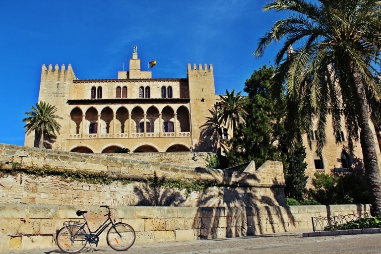 Palma de Mallorca Starego Miasta z przewodnikiem Bike TourWycieczka rowerowa z przewodnikiem po Starym Mieście w Palma de Mallorca
