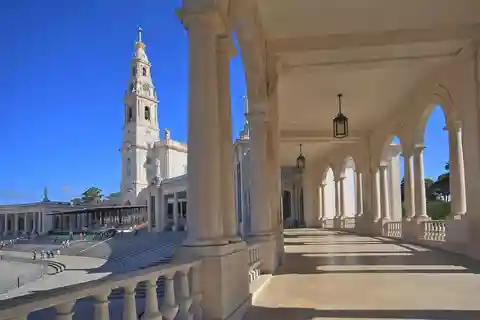 Visite privée de Porto à Fatima et Coimbra avec déjeuner