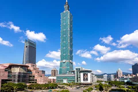 Taipei 101 & Xinyi District: From Skyscraper to Modern Life - Image 3