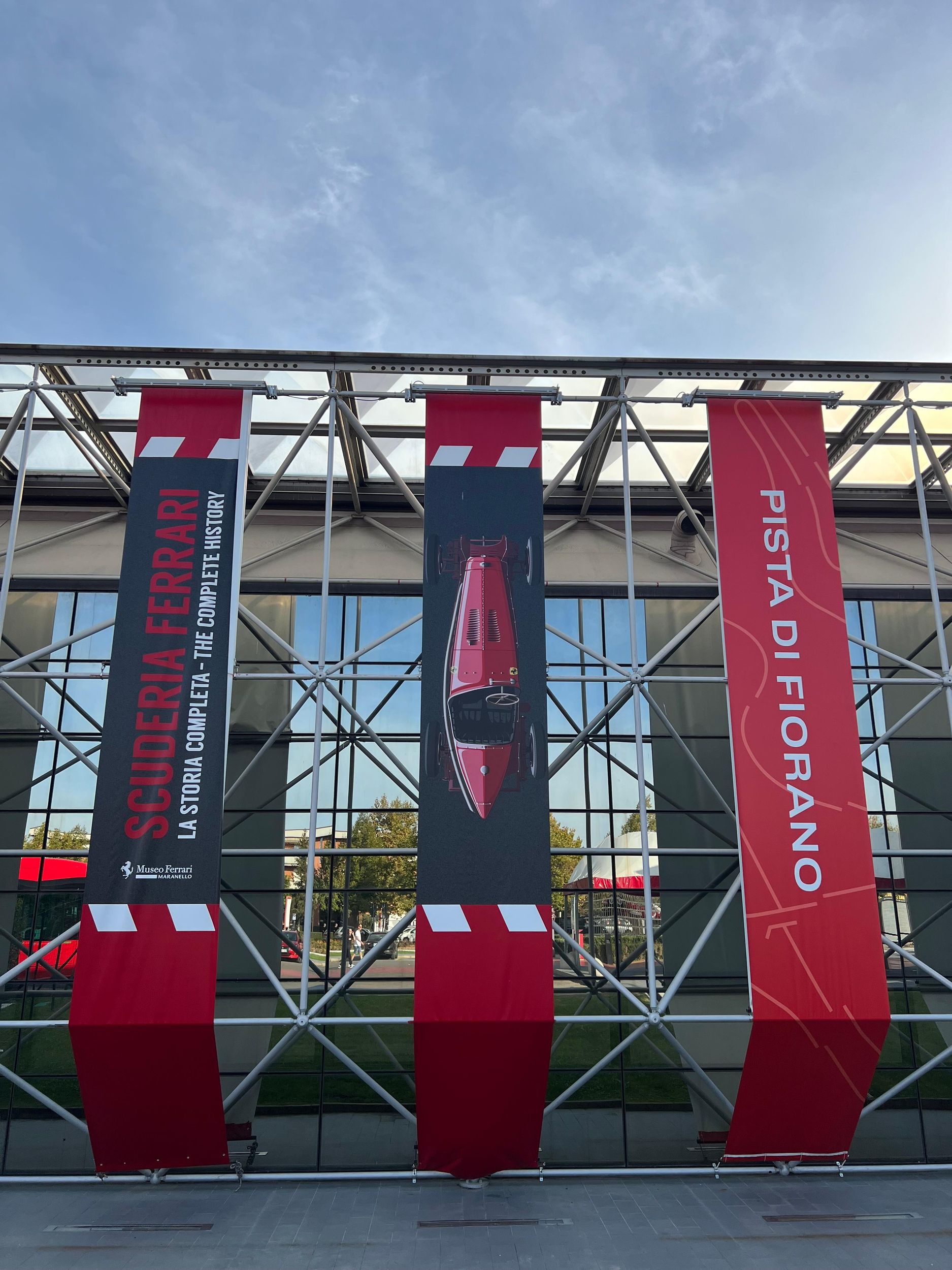 Supercar-Tour: Ferrari- und Lamborghini-Museen + F1-Simulator