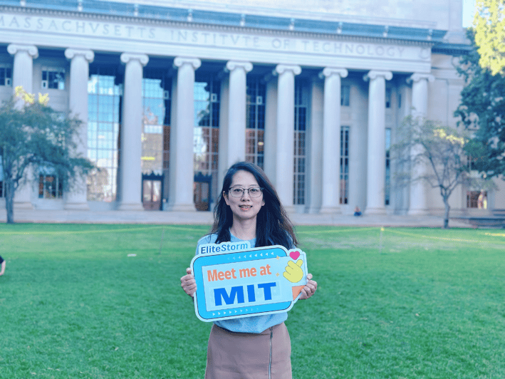 Cambridge: MIT Guided Walking Tour with Student Guide