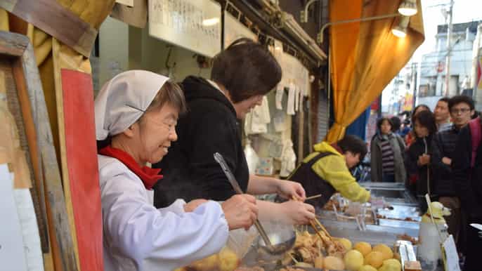 tokyo tour gastronomico locale su sunamachi ginza street