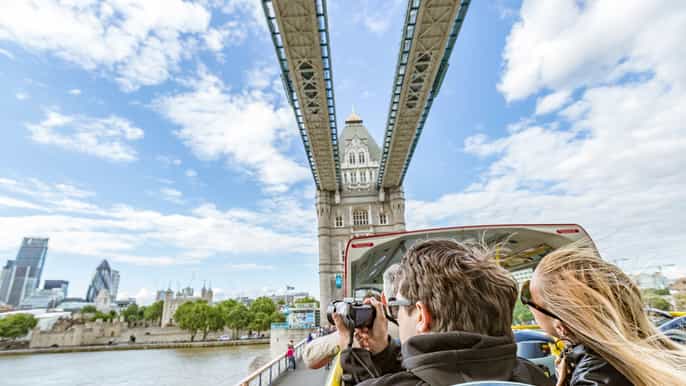 o Ônibus turístico hopon hopoff original de londres