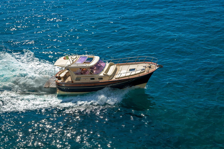 Capri: discover the island aboard a luxury boat Capri Full Day - Allure 38