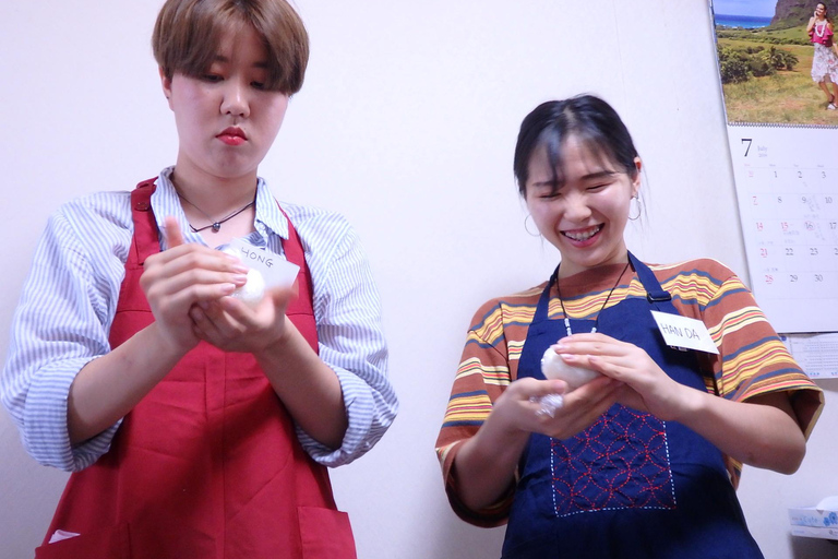 Guangzhou: Cooking Class with Local Family & Market Tour