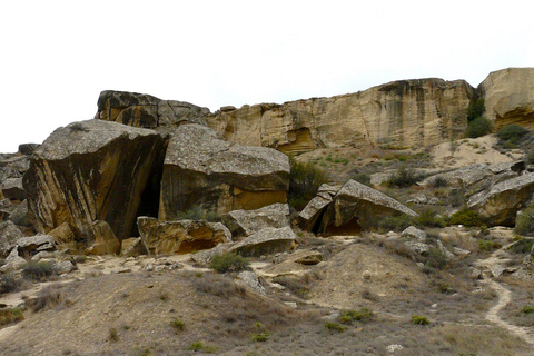 Gobustan e Ateshgah, a história e a magia do fogo