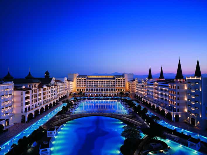 Aksu belediyesi halk plajı is minutes away. Lara Antalya Stadt : Lara Kundu Privattransfer Zum Flughafen Antalya Getyourguide