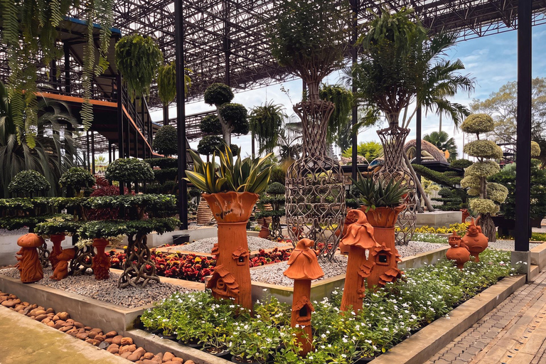 Private Nong Nooch Garden Tour: Lunch, shows & Dinosaurs