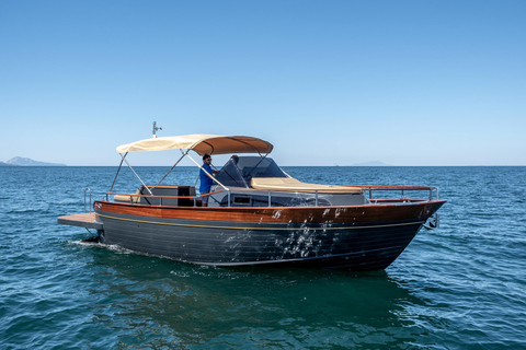 Capri: Secret Corners Boat Tour with Local Skipper