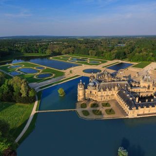 Große Ställe des Prinzen de Conde & Schloss Chantilly