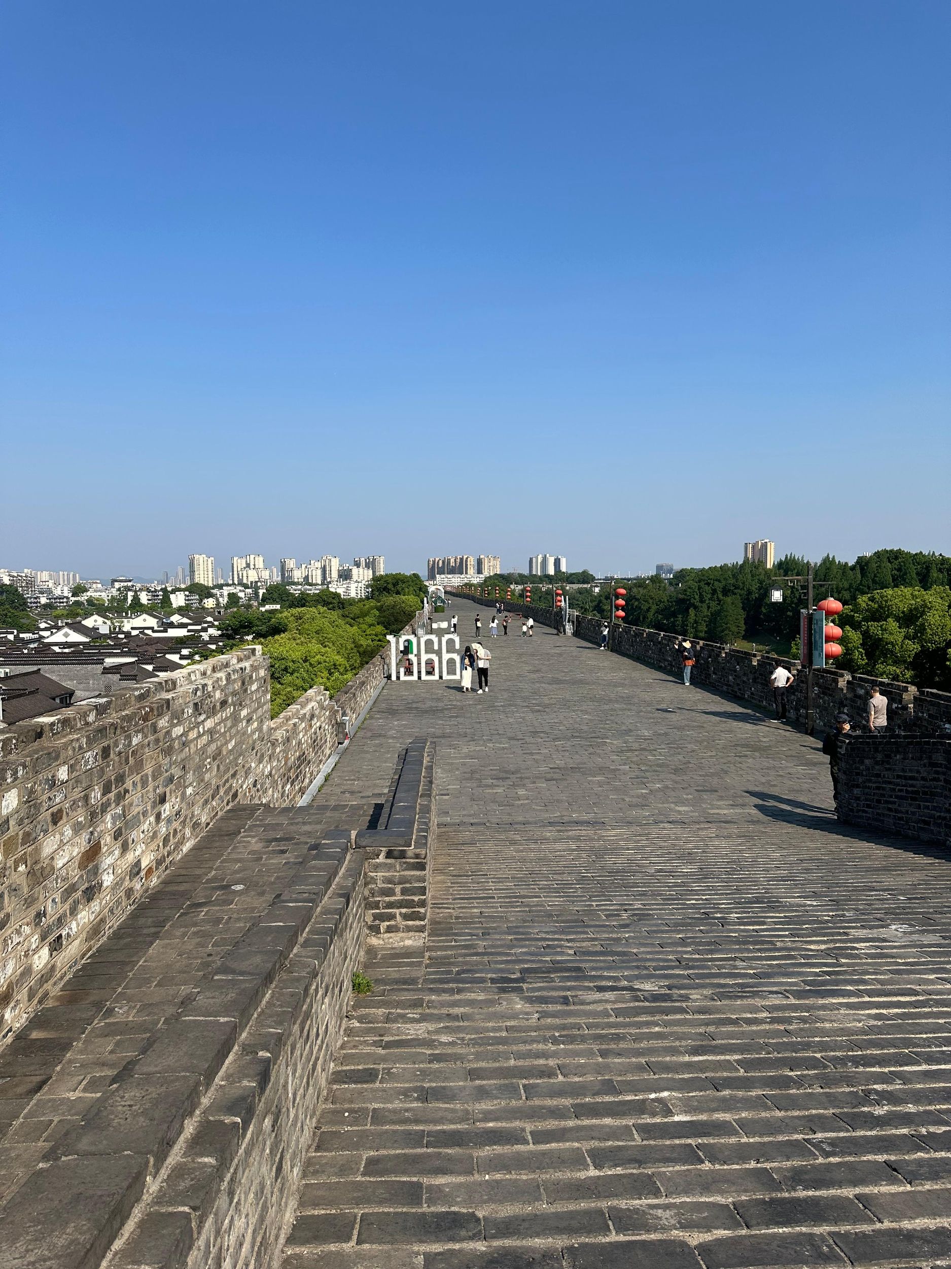 Erkunden Sie den Niushou-Berg, das Zhonghua-Tor und den Laomendong-Block