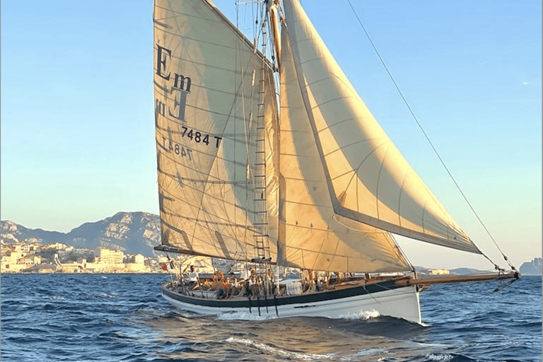 Marseille: Sunset Cruise Cocktail-Dinner in Frioul Islands