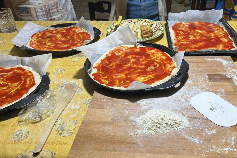 Pompeii: Pizza Class in a Local Family Home with Transfer